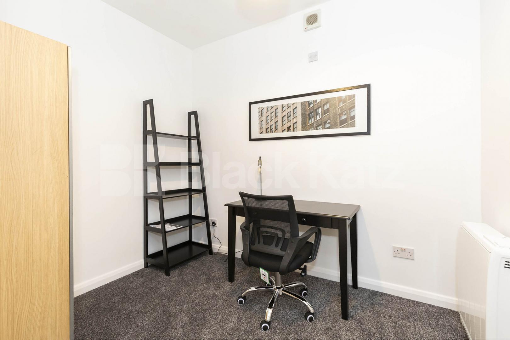 Newly refurbished one bed with a study room mins to tube and shops  York Mews, Kentish Town